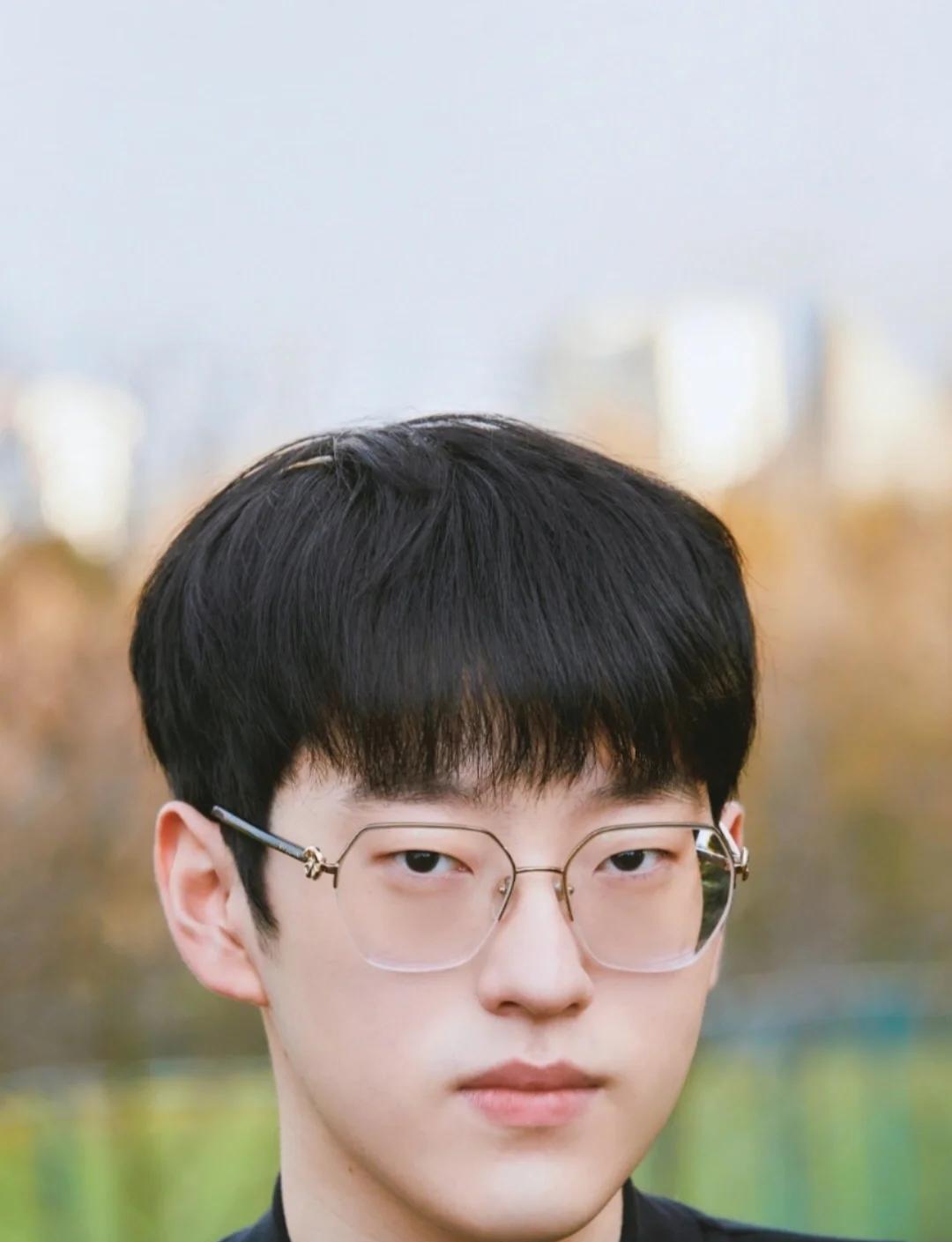 包含Scout在SKT比赛中惊险取胜，挺进下一轮引发热议！的词条